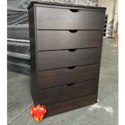 Dresser No Knobs 