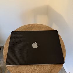 M2 MacBook Air 15" - 1 TB SSD - 16 GB RAM