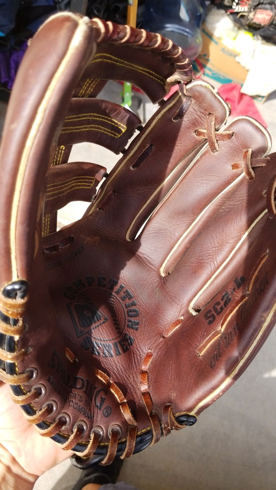 Spalding oil tanned leather glove