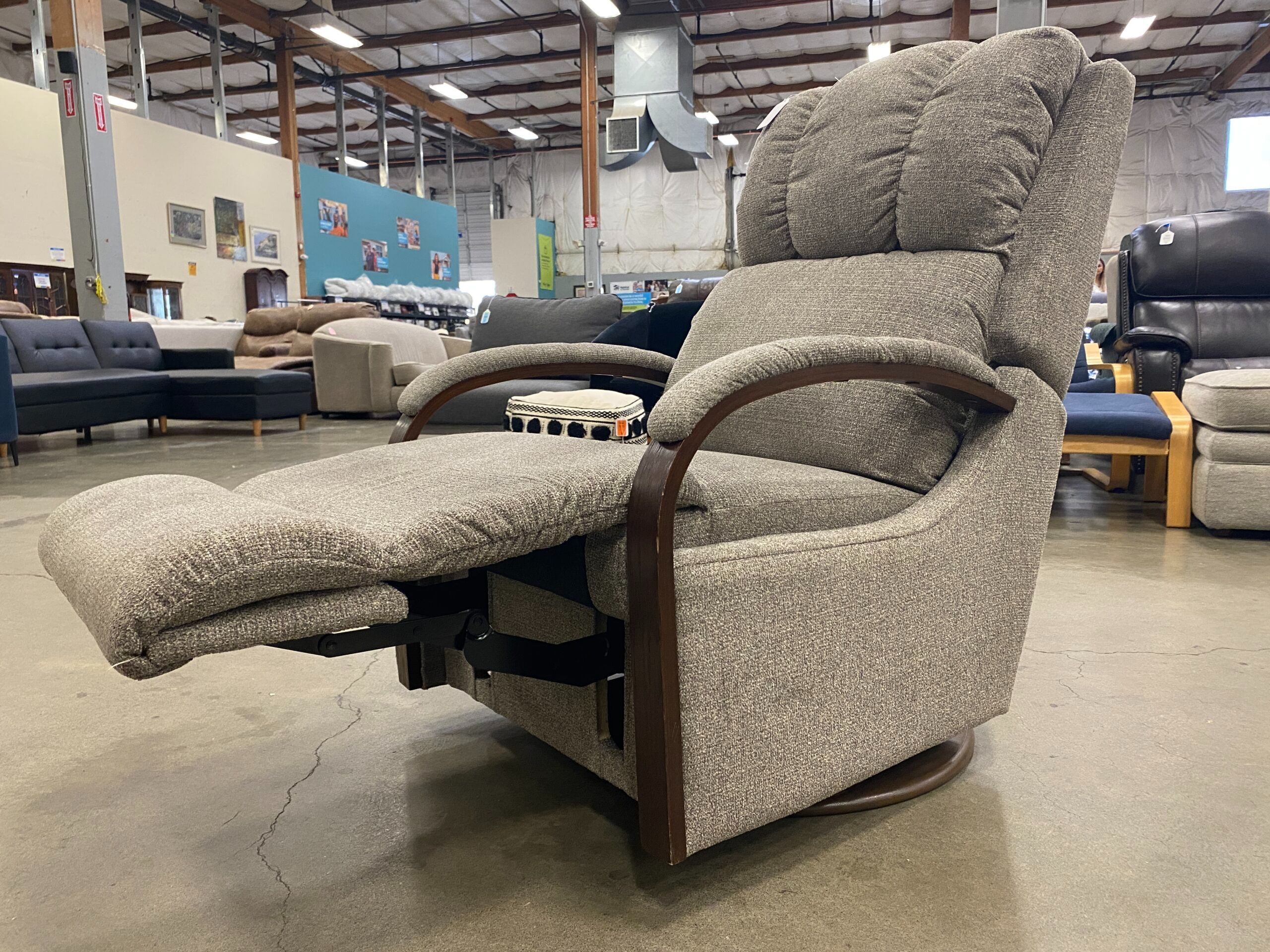 LA-Z-BOY Harbor Town Swivel Gliding Manual Recliner