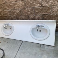 Counter Top With Sink And Faucet 71x 22/38