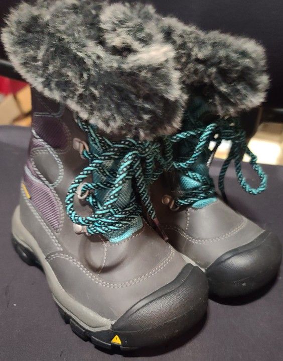 Like New Girls Keen Snow Boot Size 10