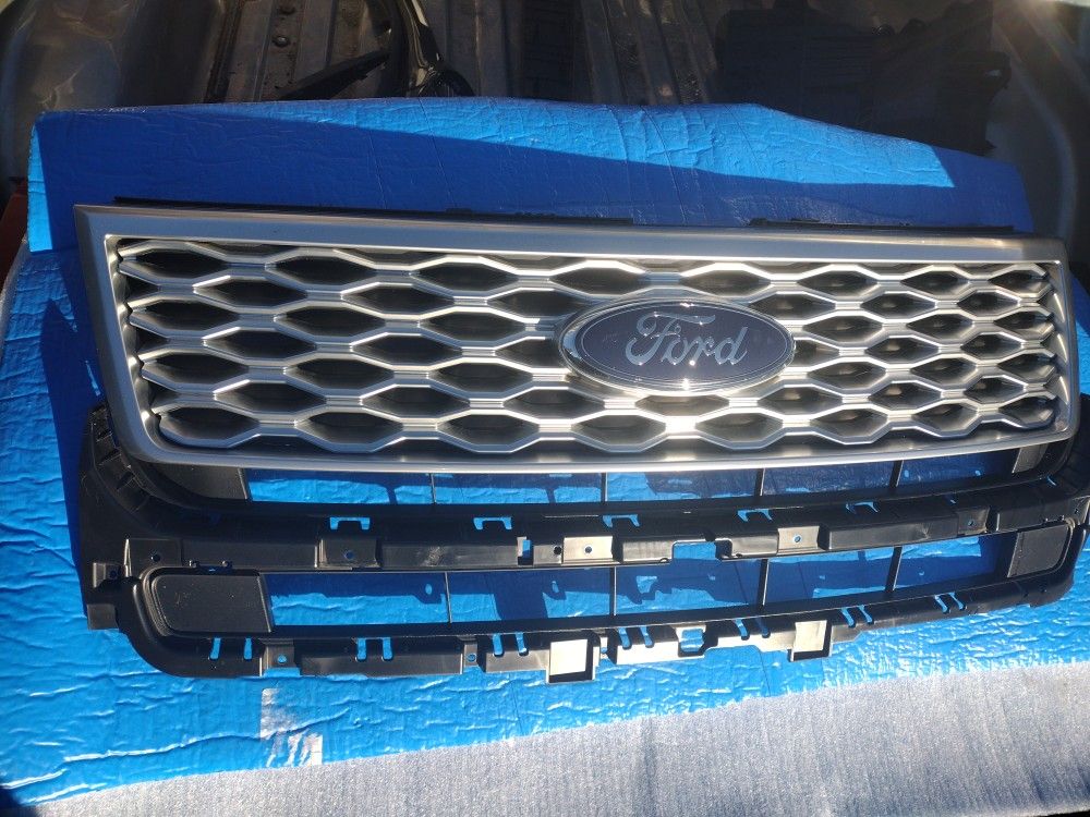 Nice Chrome Front Grill For A 2015 To 18 Ford Explorer OEM Part