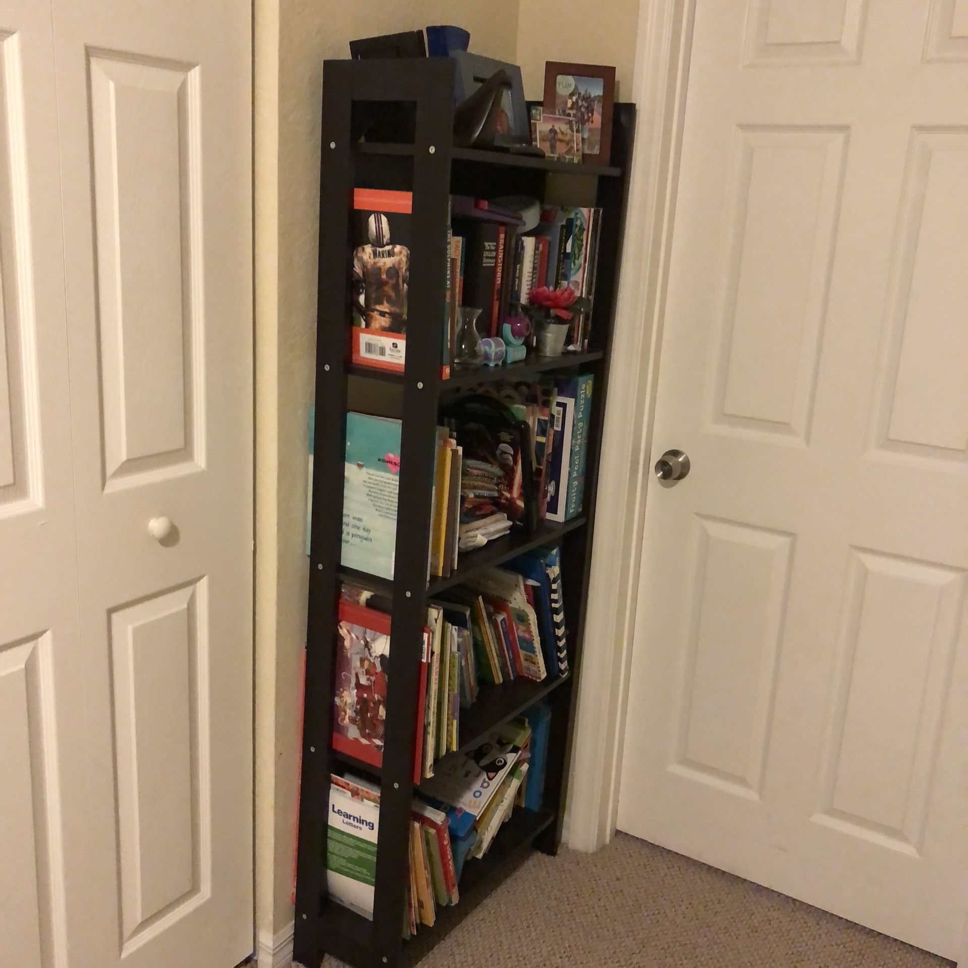Bookshelve With 5 Shelves 