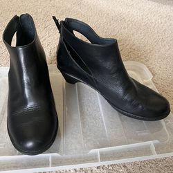 Dansko Womens Size 38 US 7.5-8 Black Leather Bonita Cutout Bootie