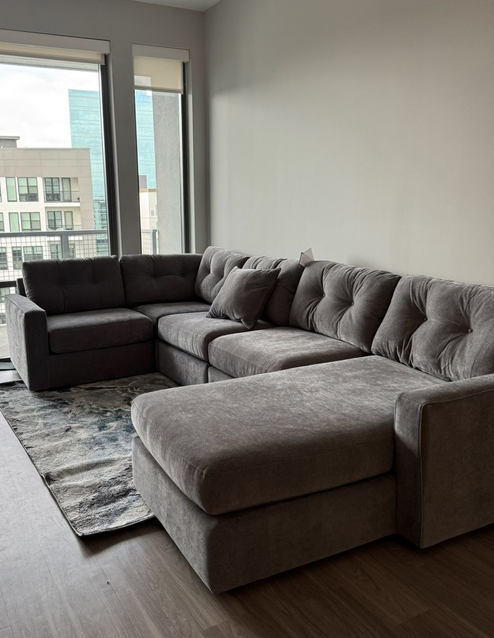GREY SECTIONAL SOFA - 5 PIECE (RoomsToGo) 