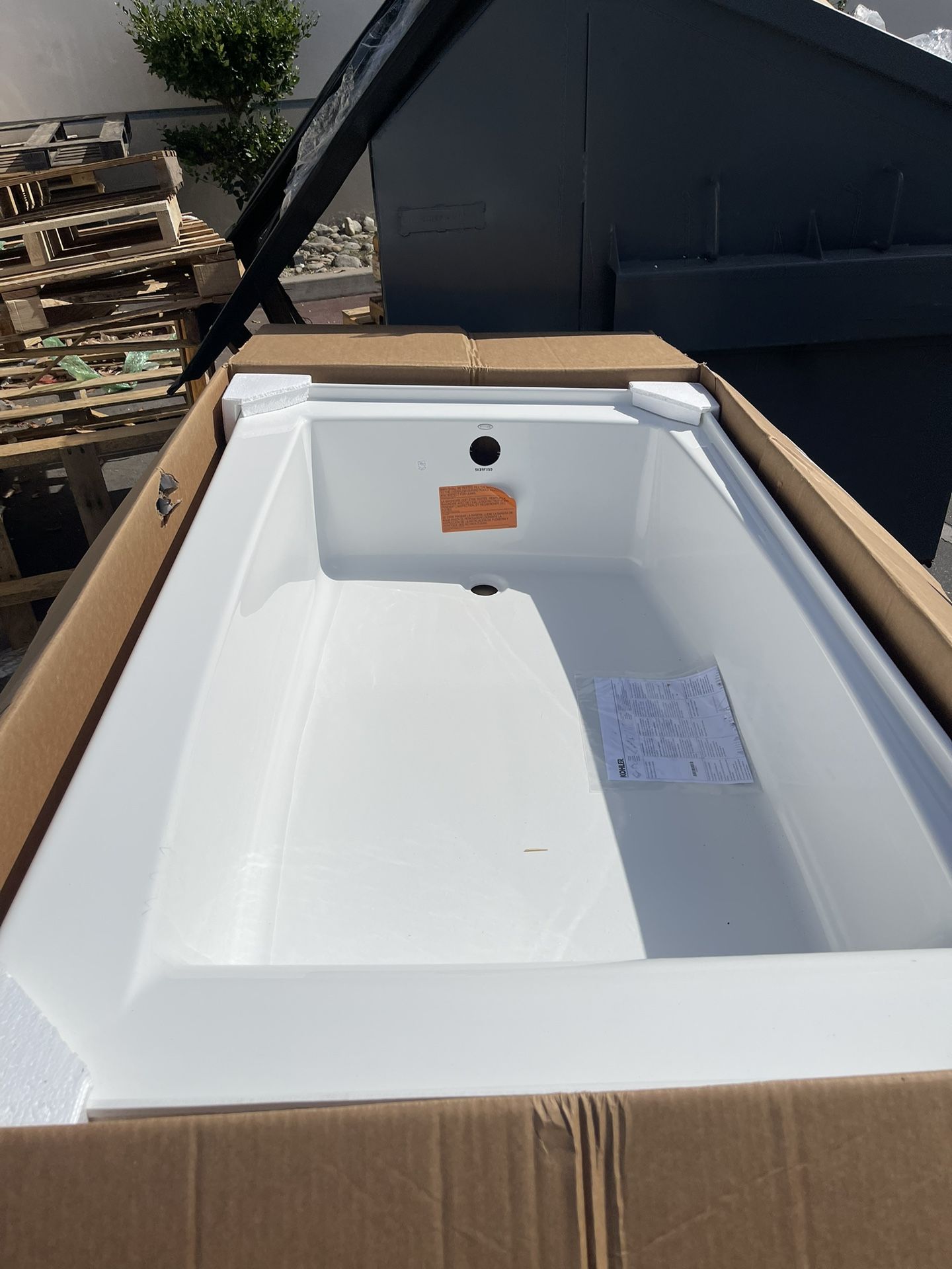 KOHLER Elmbrook 60 in. x 36 in. Soaking Bathtub with Left-Hand Drain in White
