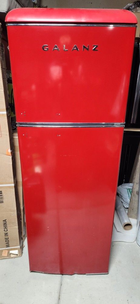 Galanz
24 in. 12 cu. ft. Retro Top Freezer Refrigerator, Hot Rod Red, Frost Free, Energy Star