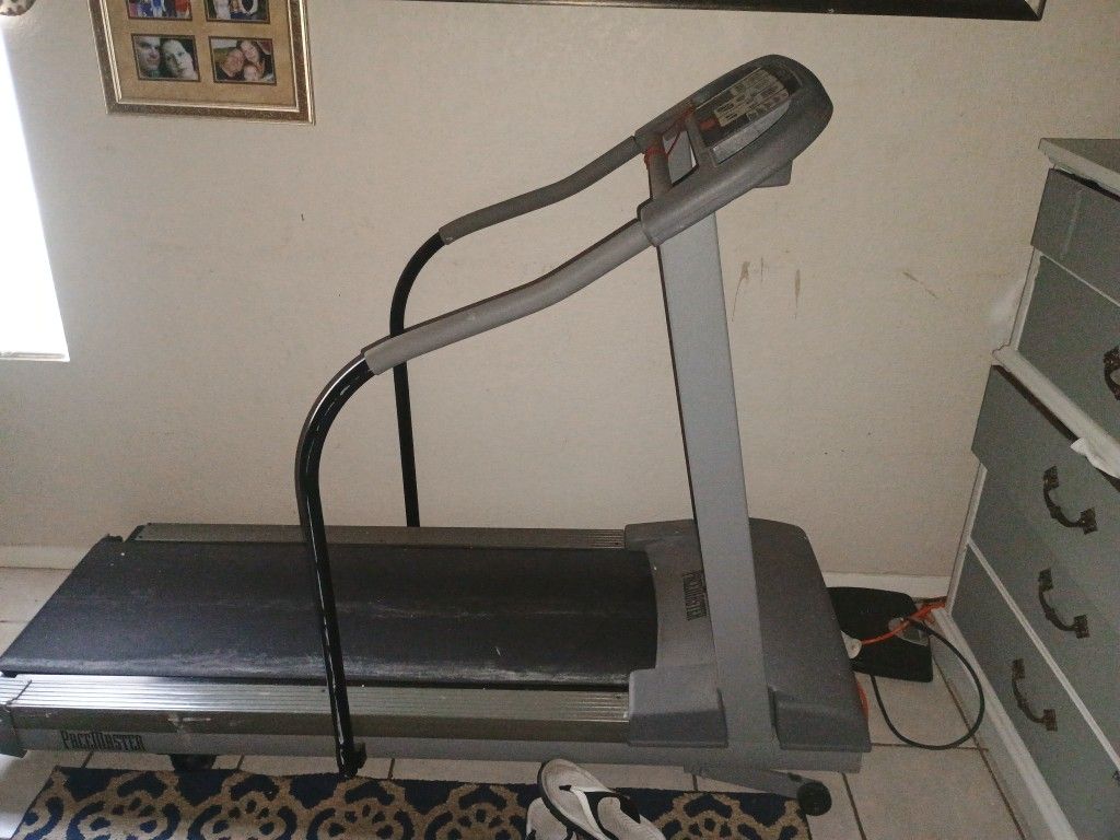 Treadmill Great Condition With Incline