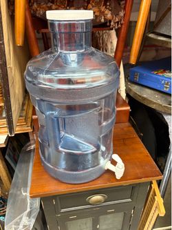 Jug/plastic jug/water jug/jug with spout
