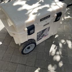 Pelican Elite Cooler with Wheels