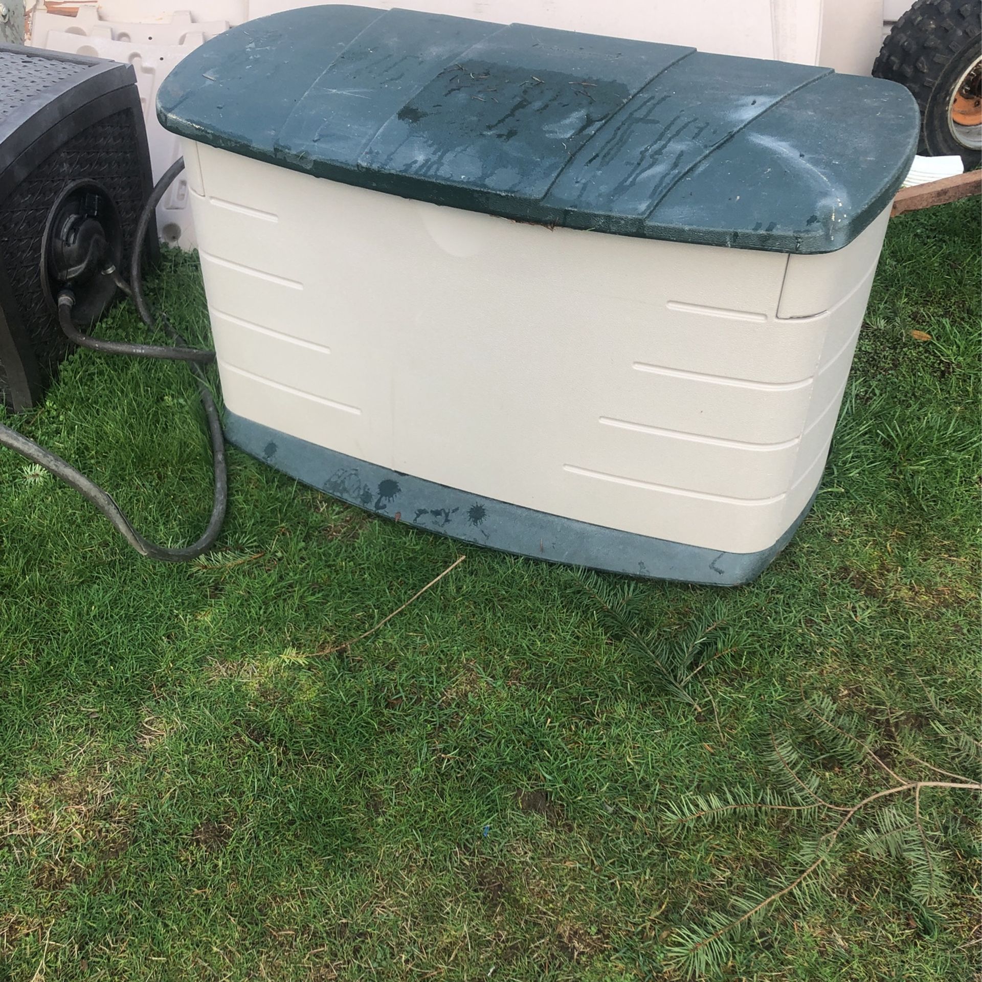 Rubbermaid Storagebox Snaps Together