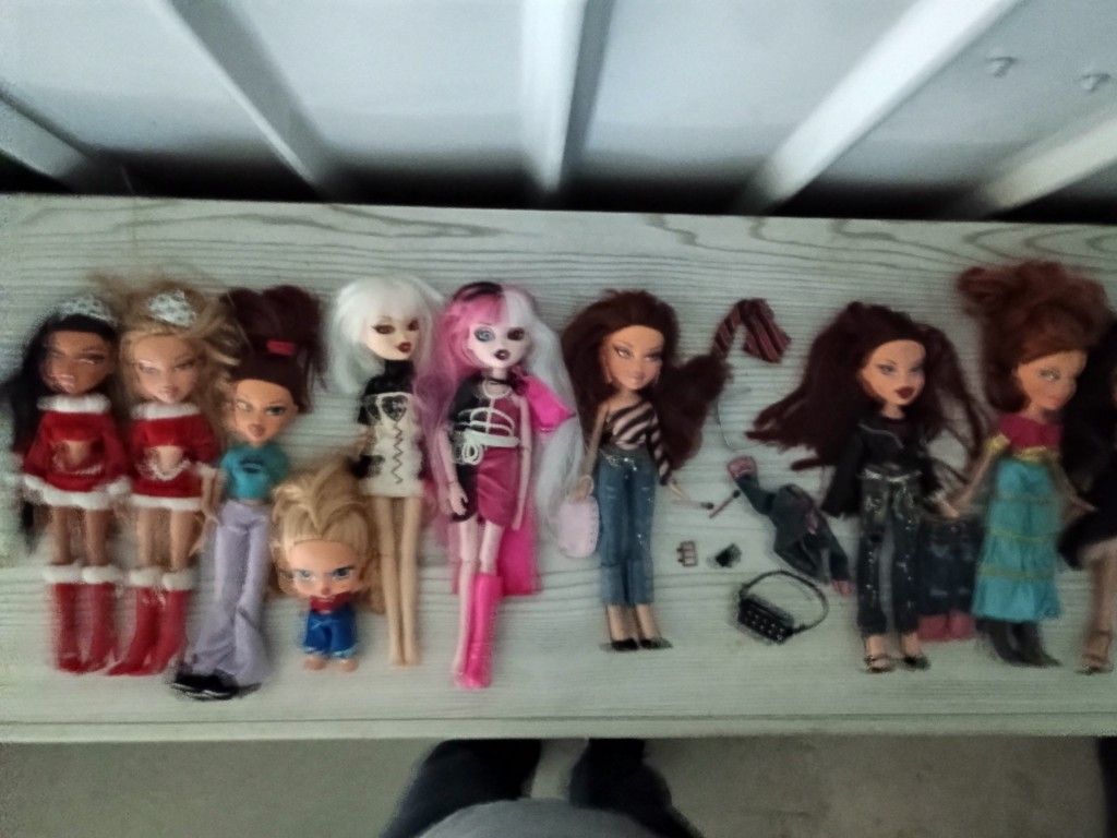 Bratz Dolls Lot