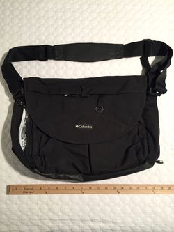 FANTASTIC COLUMBIA MESSENGER BAG IN GREAT CONDITION.