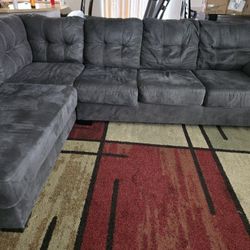 Sectional With Ottoman ( SMOKE/PET FREE)