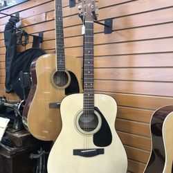 Yamaha F310 Acoustic Guitar 6 Strings 