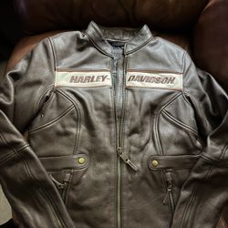 Harley Davidson Woman’s Brown Leather jacket Size  M *Brand New*