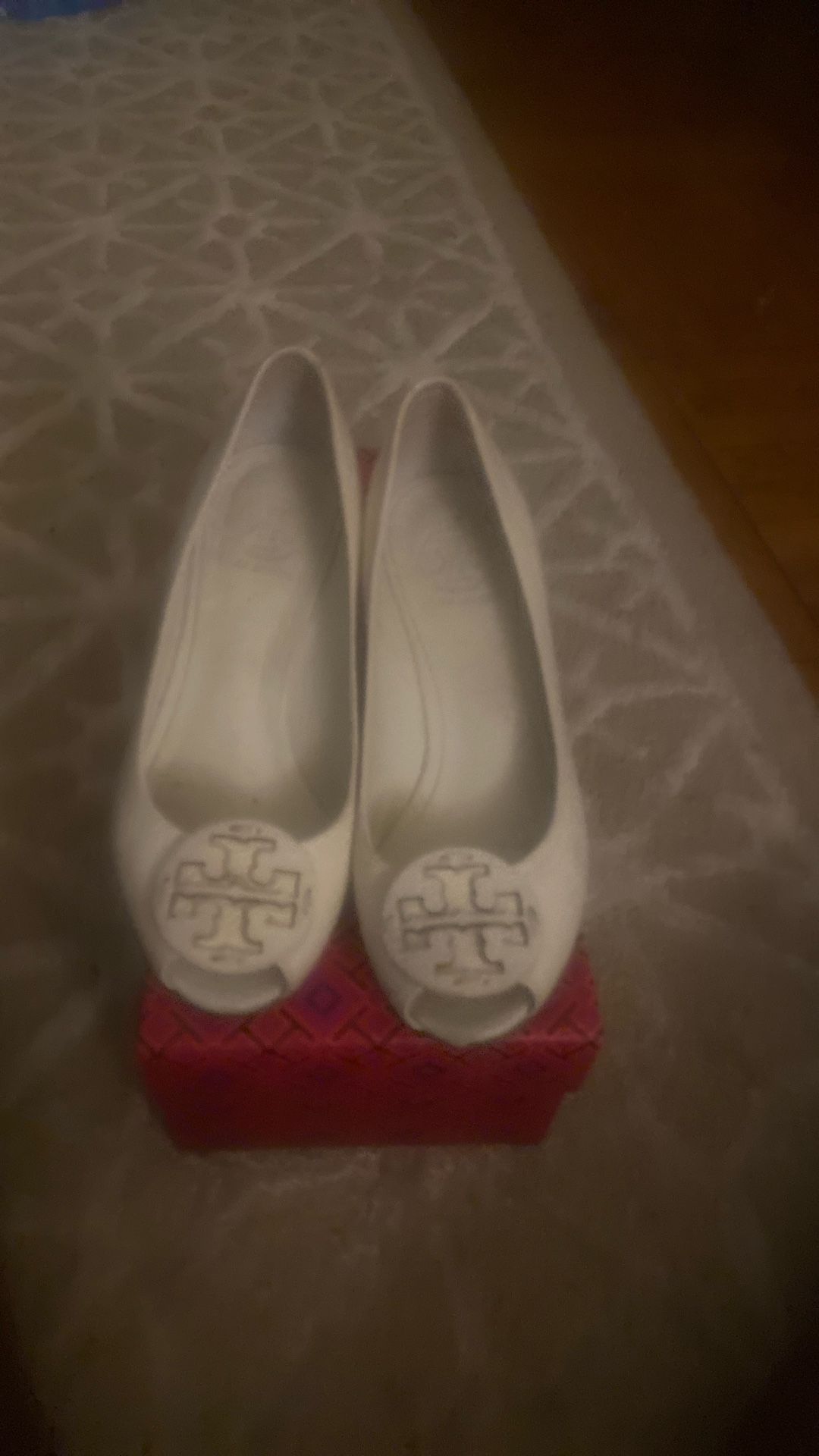 Tory Burch size 5 woman