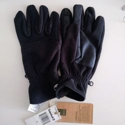 Timberland fleece gloves with touch tips Original New size L.
New original GAP scarf!
All for Only 20 dollars (all cost  80 dollars).!!!!
Great deal.