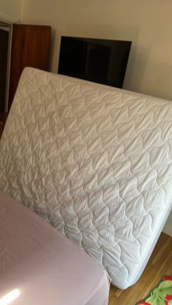 Queen mattress like new