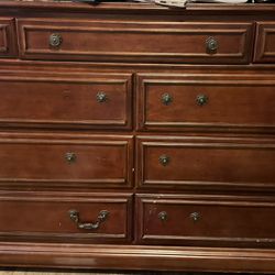 Classic Mahogany Dresser with Ample Storage