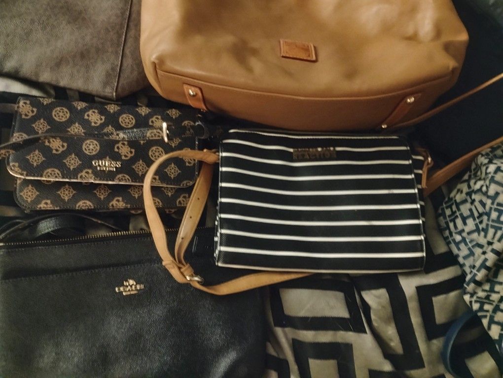 Purses Michael Kors..Steve Madden ..Coach... Dooney 