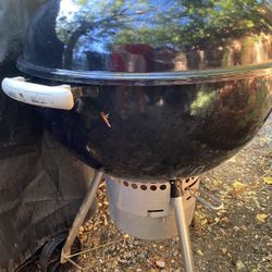 Weber Kettle Premium Charcoal Grill 22"