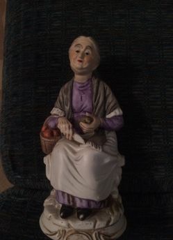 Old lady peeling friit