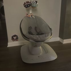 Mamaroo Swing For baby 