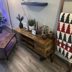 Tv Stand, Coffee Table, And Blanket Ladder 