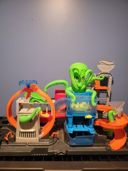 Hot Wheels City Ultimate Octo Car Wash Playset