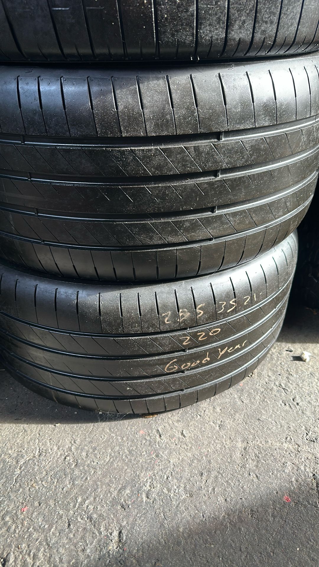 Used Tires 285/35/21