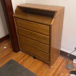 Dresser 