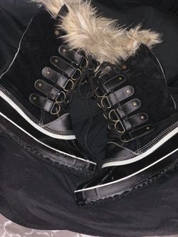 Rain boots size 9
