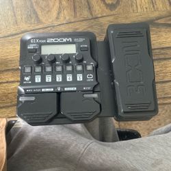 G1X-FOUR ZOOM Multi-Effects Processor And Pedal