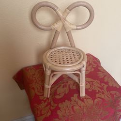 Poppie Bow mini doll chair