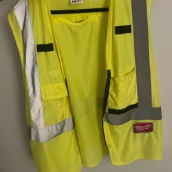 Milwaukee Vest 