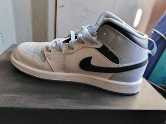 Nike Air Jordan 1 Mid Youth Size 3.5 – Excellent Condition – $75