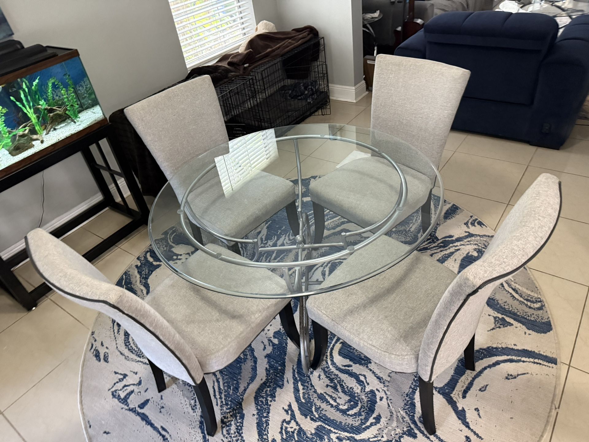 Dining table and 4 Chairs. Glass Top Round 48”