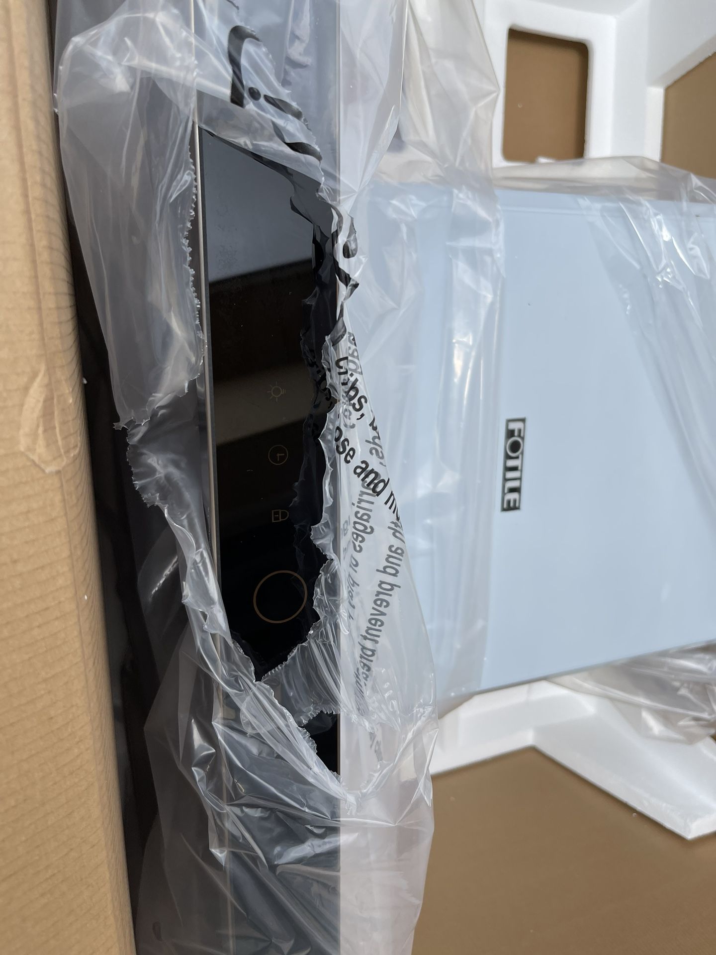 FOTILE Perimeter Vent Series 900 CFM with LED Light and Touchscreen 36 in Ducted Stainless Steel with Tempered Glass Trim Wall Mounted Range Hood Item