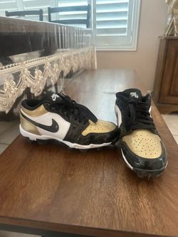 Size 4y Nike baseball cleats