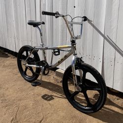 20 Inch 1994 GT Vertigo Bmx Asking 1,200 Dollars Or Best Offer No Trades Selling All My Bikes In Mint Condition the brakes need to be adjusted the bik