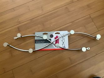 New Spectrum Sweep 8-hook rack is made of silver-toned metal