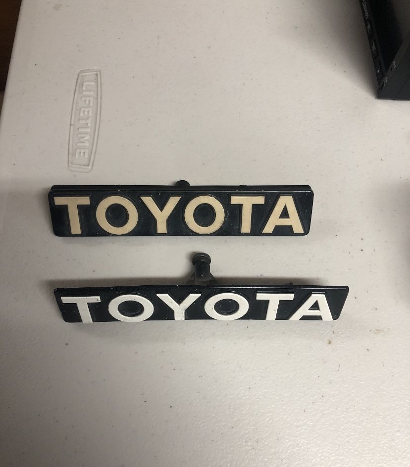 Corolla AE86/AE90 (front grill emblem