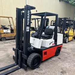 Nissan 8000lb Forklift 