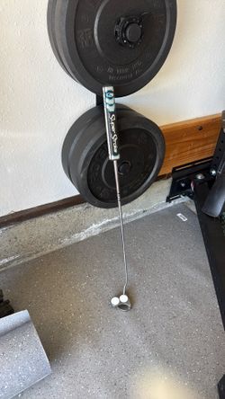 Putter with oversized grip