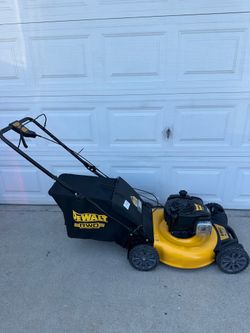 DEWALT 21 in. 150cc Briggs and Stratton 625ex Engine Rear Wheel Drive 2-in-1 Gas Self Propelled Walk Behind Lawn Mower