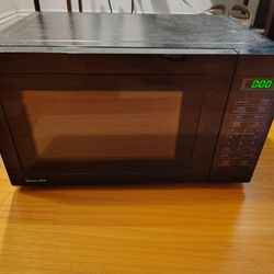 Microwave Oven Compact Size 700W