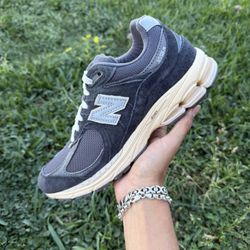 New Balance 2002R “Black Dark Grey” Size 7 Men/8.5W