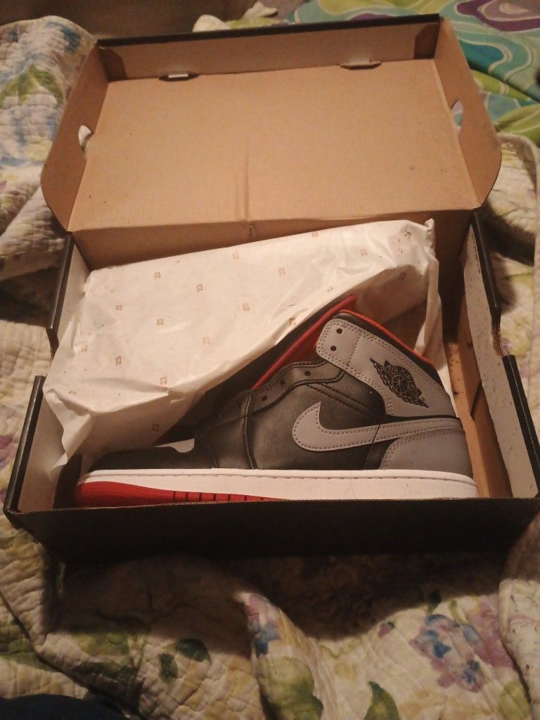 Air Jordan 1 MID